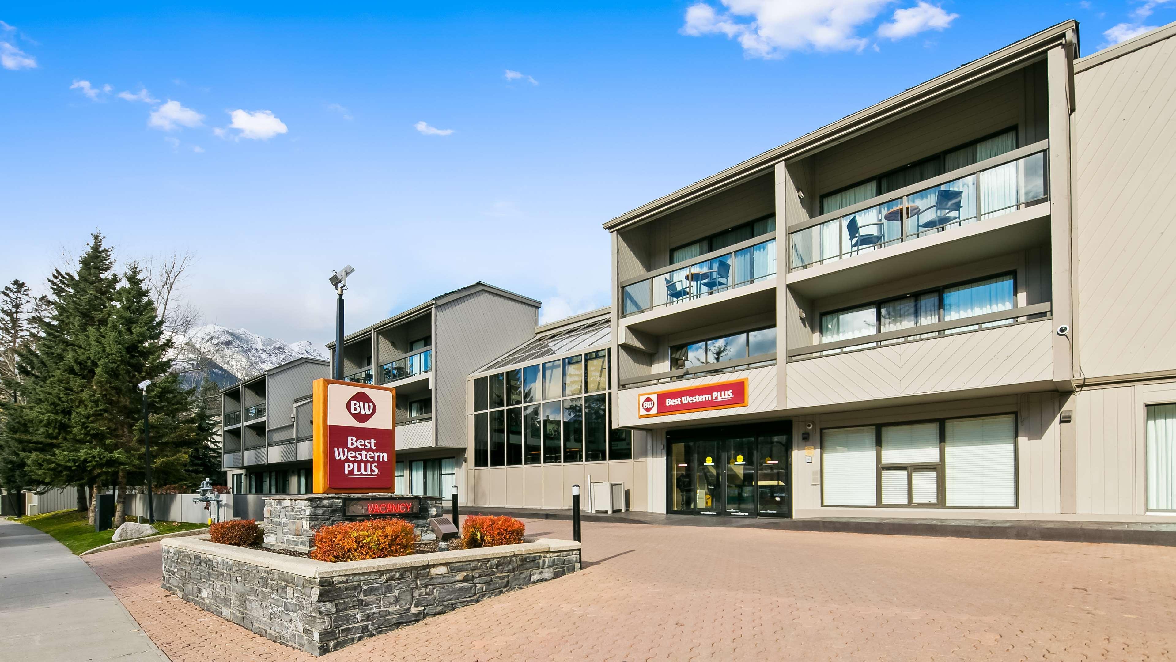 Best Western Plus Banff International Lodge Exterior photo