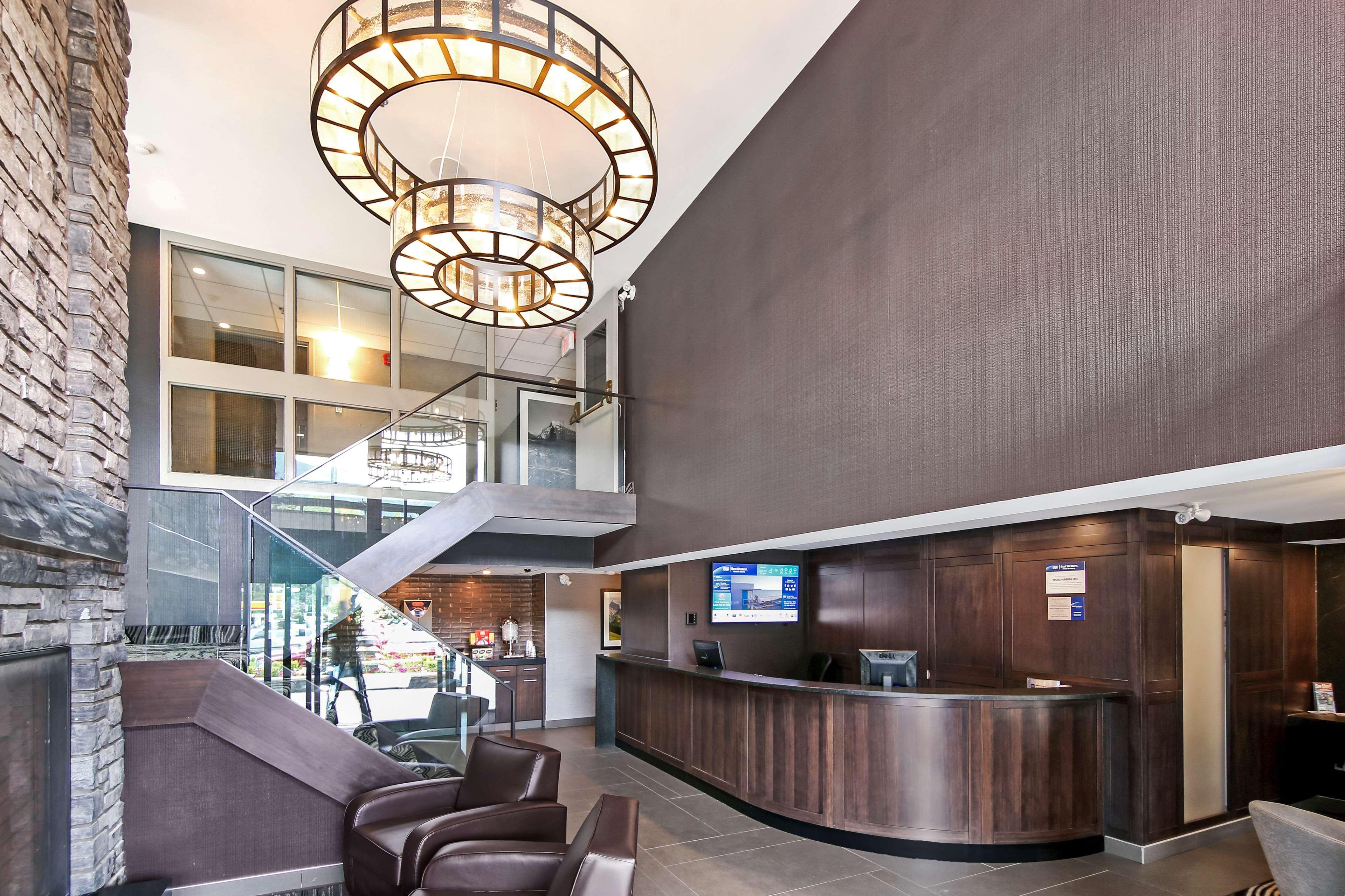 Best Western Plus Banff International Lodge Exterior photo
