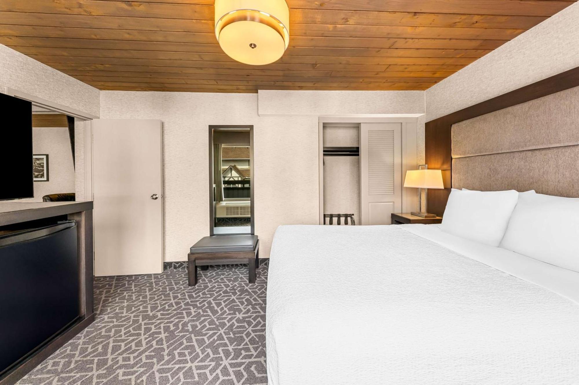 Best Western Plus Banff International Lodge Exterior photo