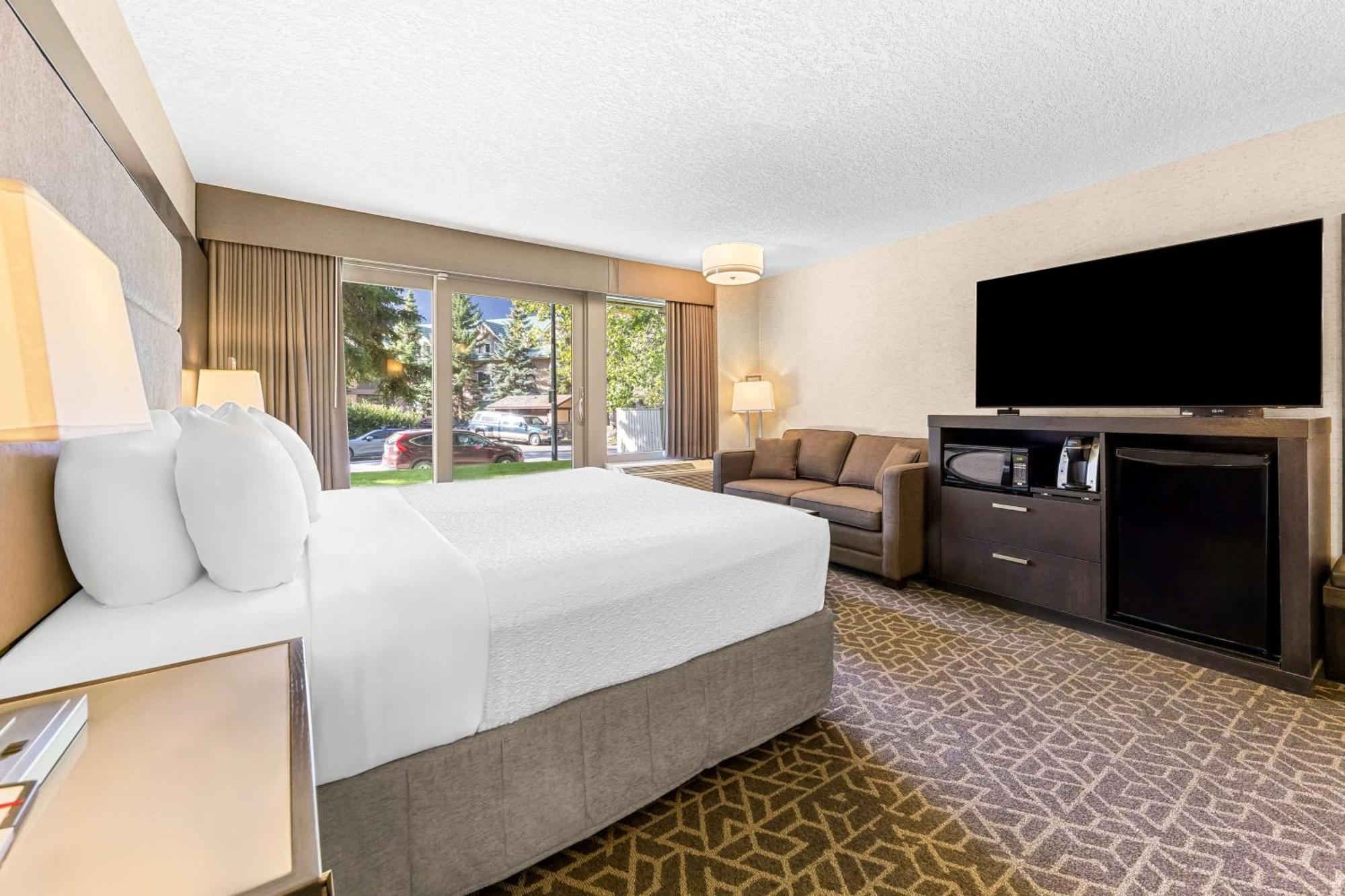 Best Western Plus Banff International Lodge Exterior photo
