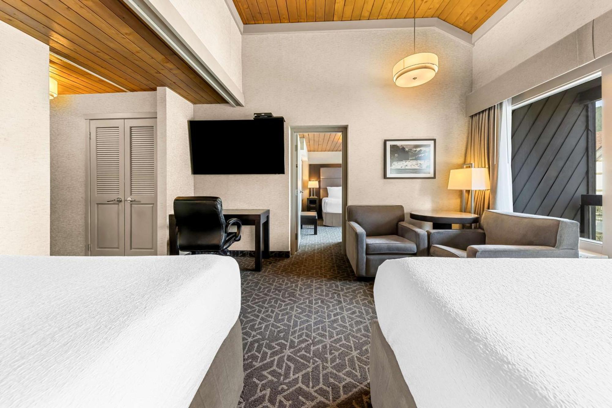 Best Western Plus Banff International Lodge Exterior photo