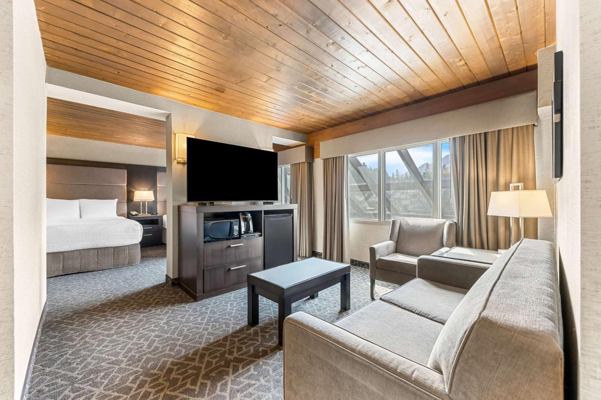 Best Western Plus Banff International Lodge Exterior photo