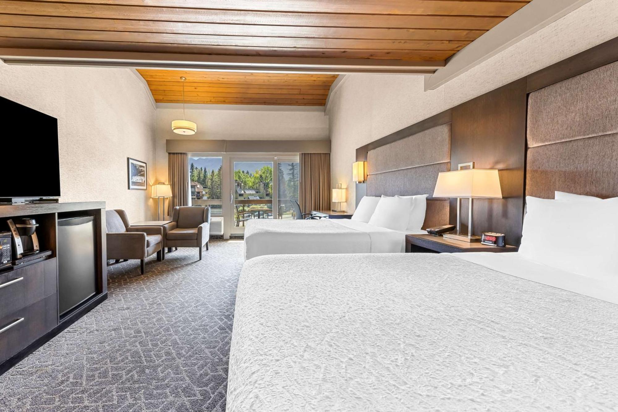 Best Western Plus Banff International Lodge Exterior photo