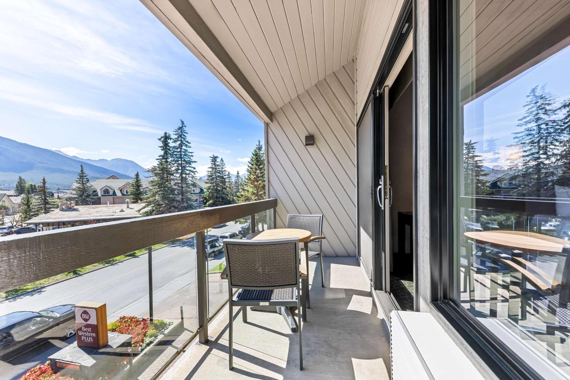 Best Western Plus Banff International Lodge Exterior photo