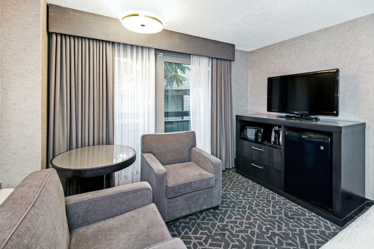 Best Western Plus Banff International Lodge Exterior photo