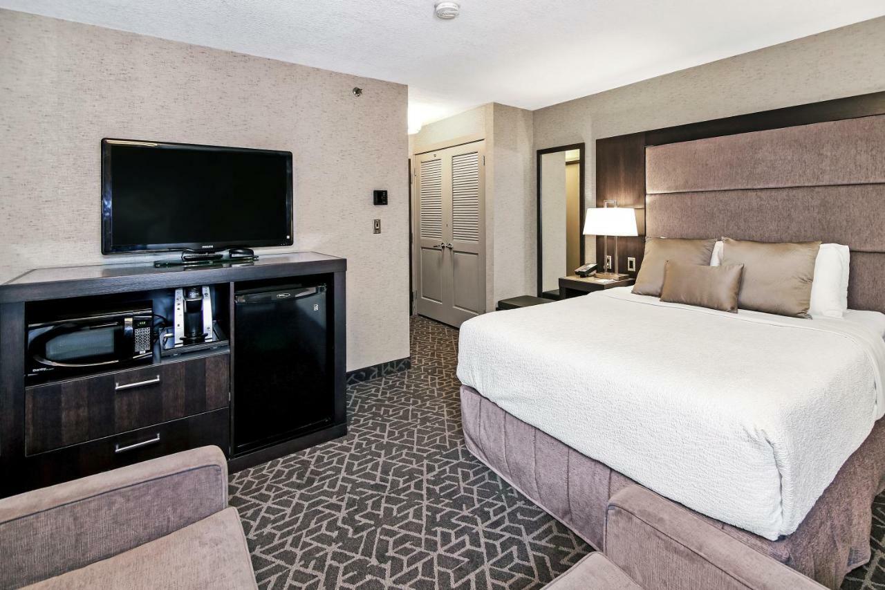 Best Western Plus Banff International Lodge Exterior photo