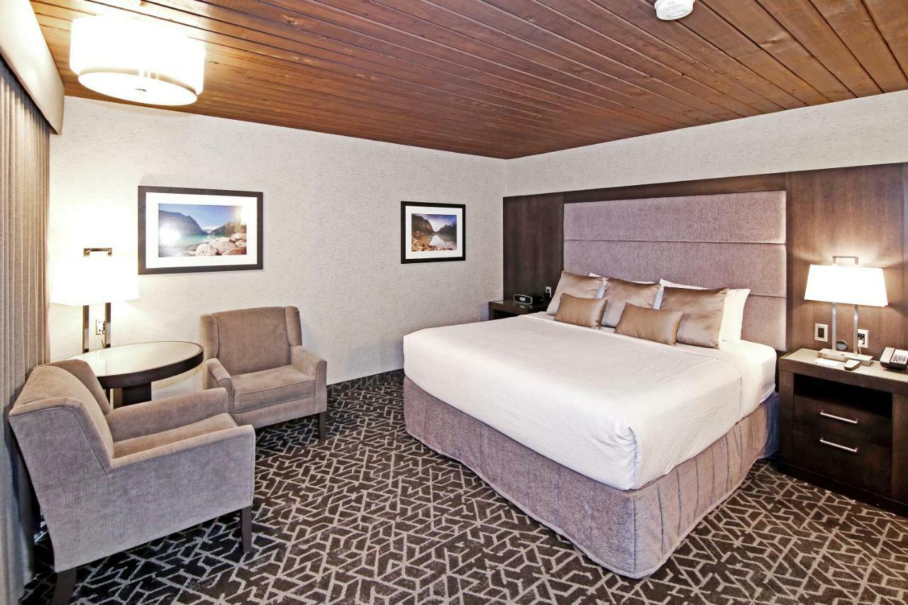 Best Western Plus Banff International Lodge Exterior photo
