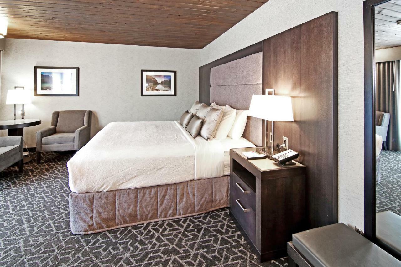 Best Western Plus Banff International Lodge Exterior photo