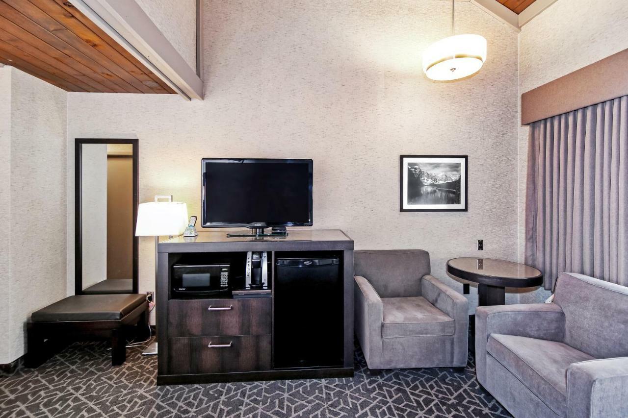 Best Western Plus Banff International Lodge Exterior photo