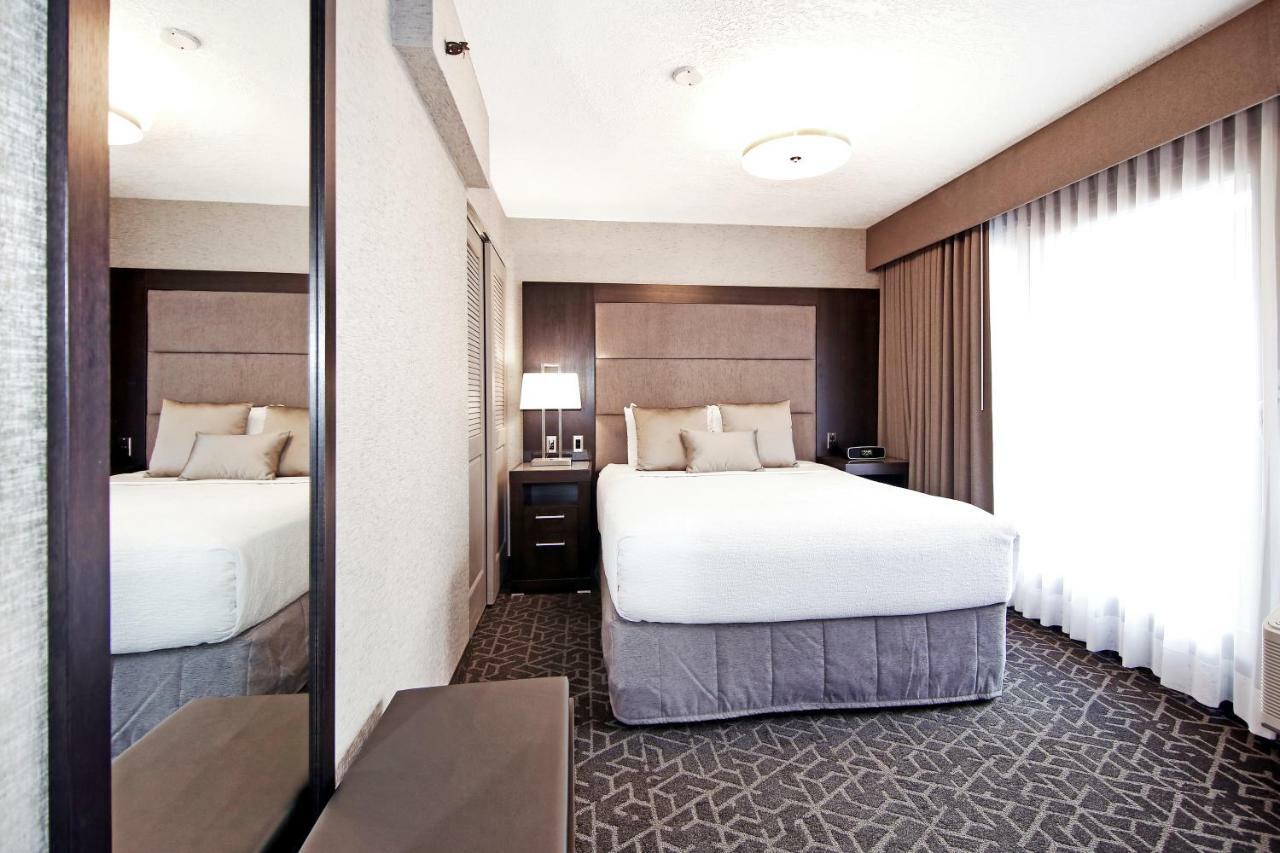 Best Western Plus Banff International Lodge Exterior photo