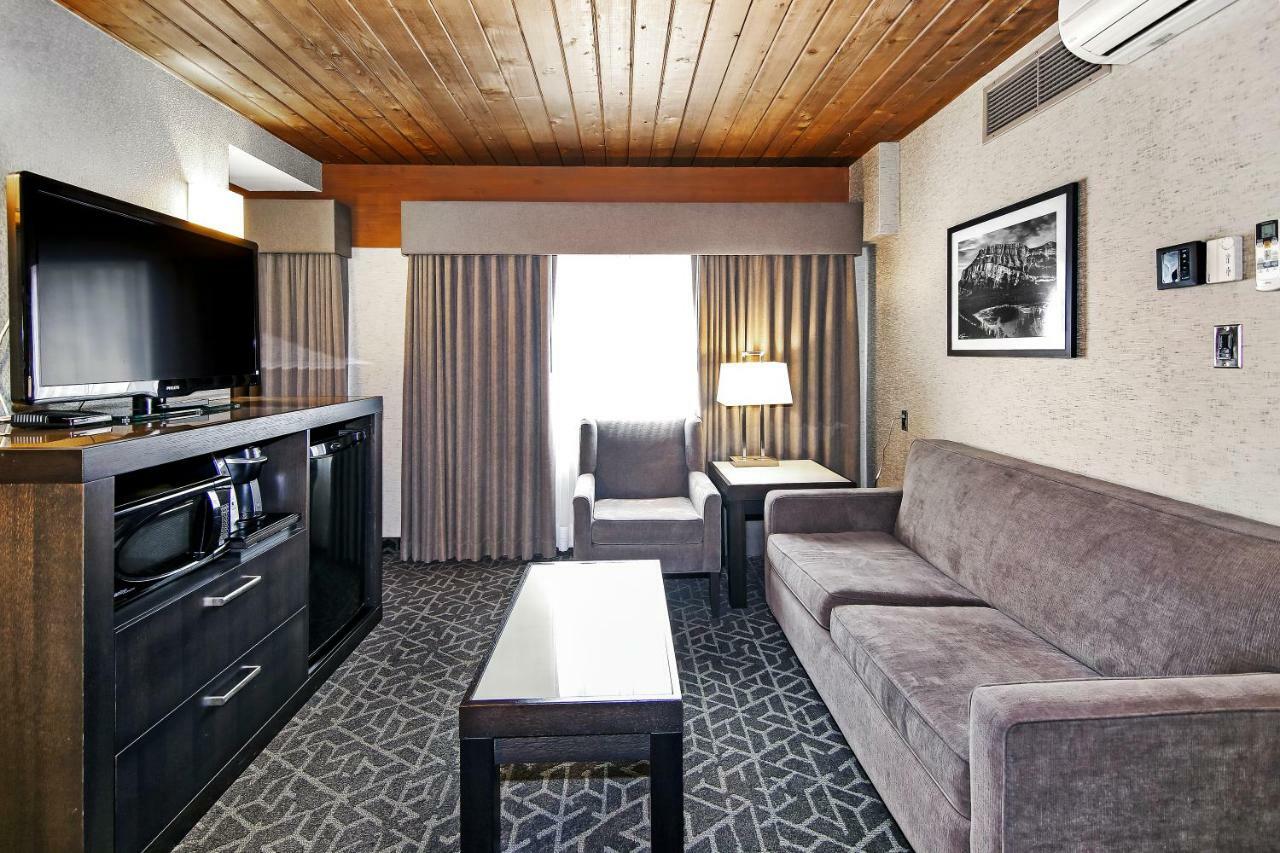 Best Western Plus Banff International Lodge Exterior photo